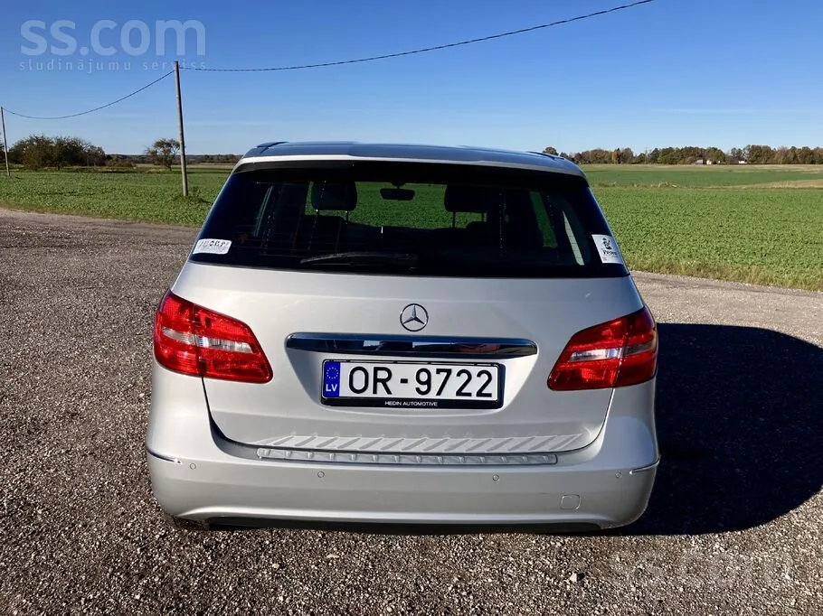 Mercedes-Benz B 180 2014 photo 4