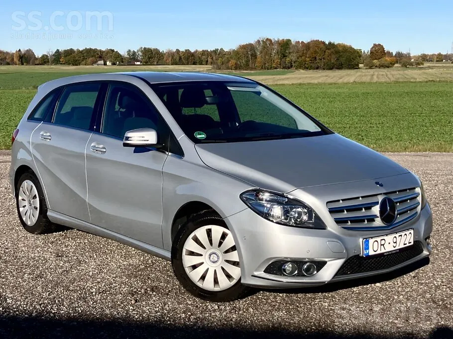 Mercedes-Benz B 180