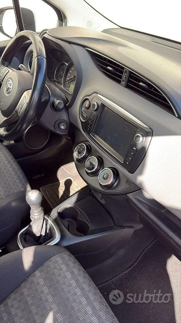 Toyota Yaris 2017 photo 5