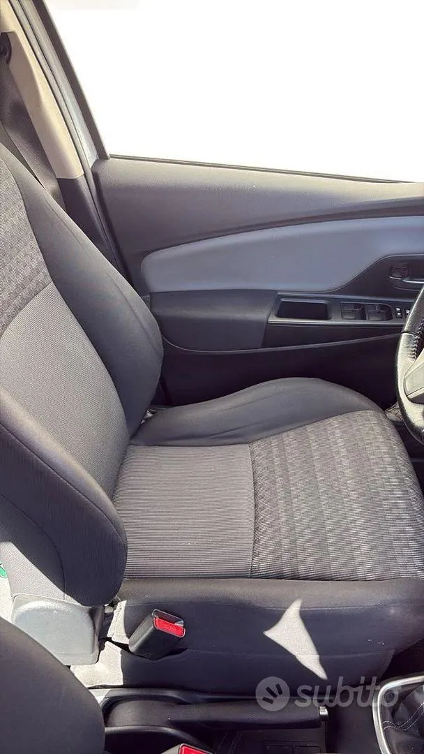 Toyota Yaris 2017 photo 3
