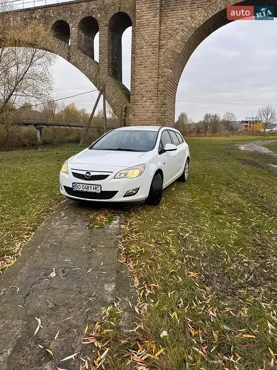 Opel Astra 2012 photo 4
