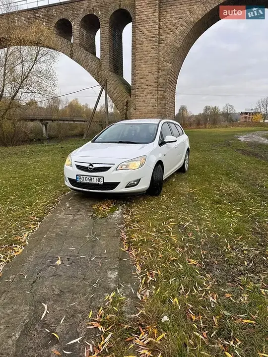 Opel Astra 2012 photo 3