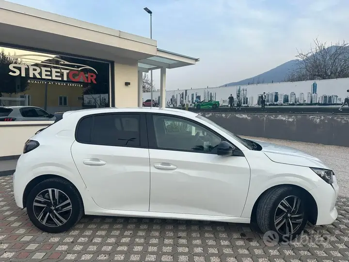 Peugeot 208 2022 photo 2