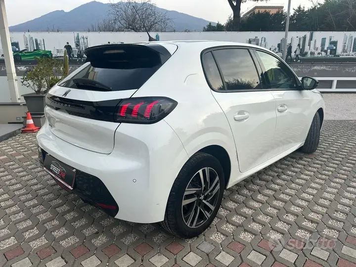 Peugeot 208 2022 photo 3