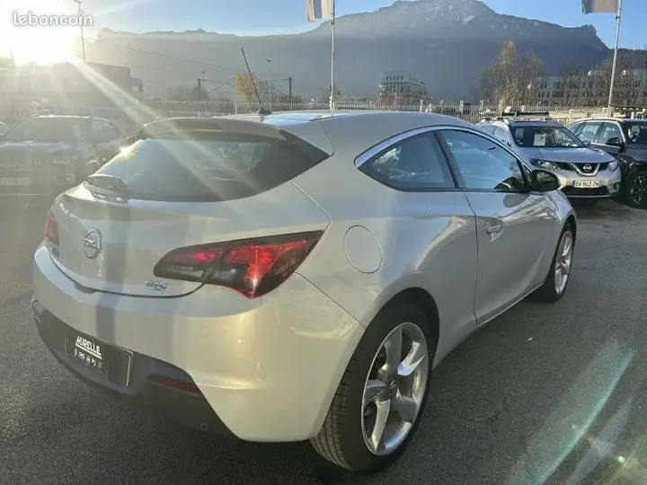 Opel Astra 2012 photo 5