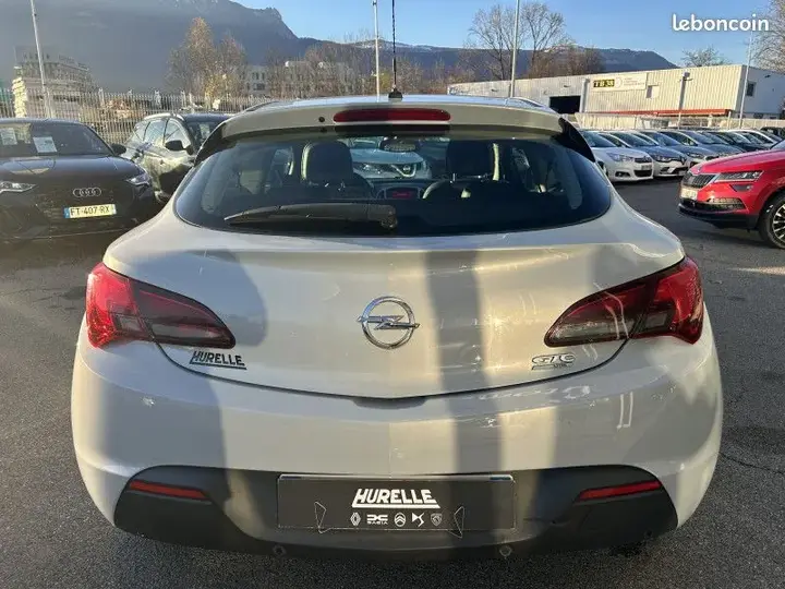 Opel Astra 2012 photo 4