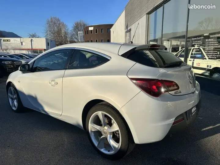 Opel Astra 2012 photo 3