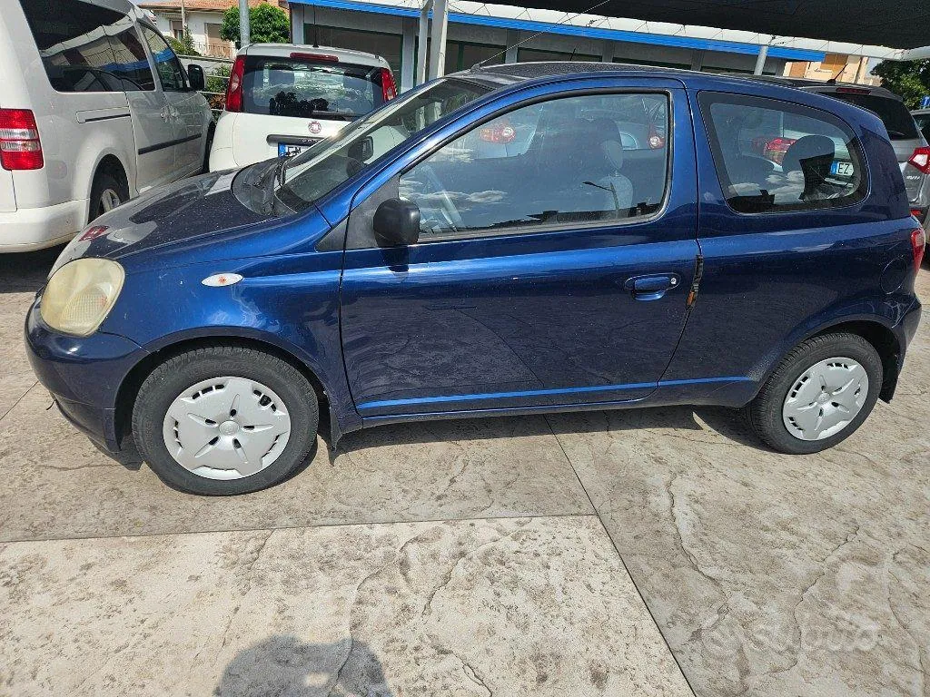 Toyota Yaris 2002 photo 2