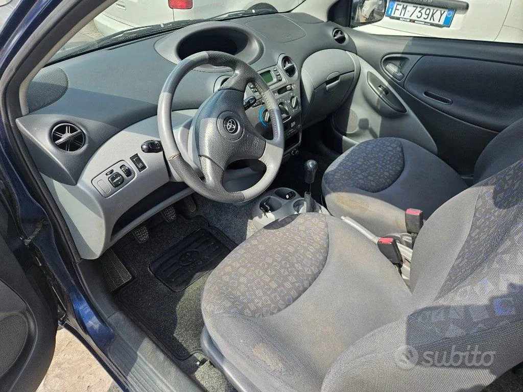 Toyota Yaris 2002 photo 3