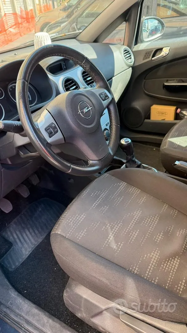 Opel Corsa 2011 photo 3