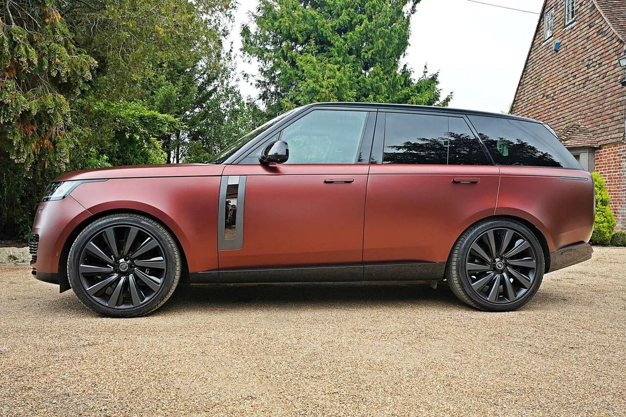 Land Rover Range Rover 2024 photo 3