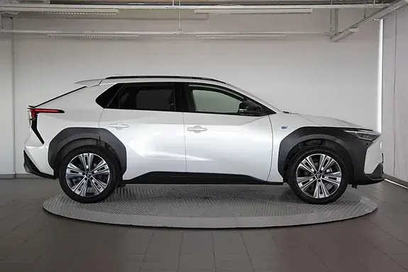 Subaru Solterra 2023 photo 4