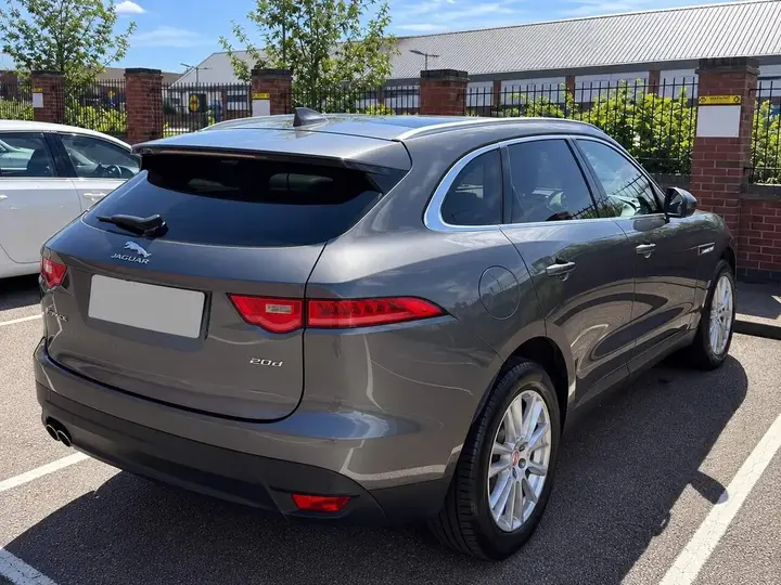 Jaguar F-Pace 2017 photo 2