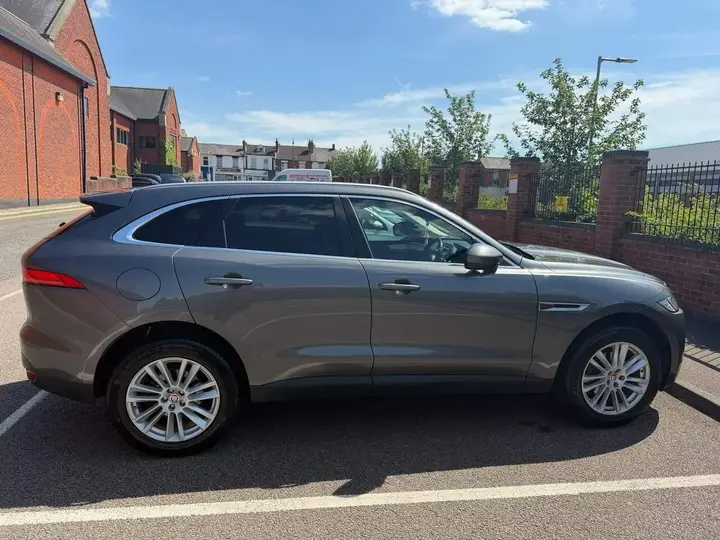 Jaguar F-Pace 2017 photo 3