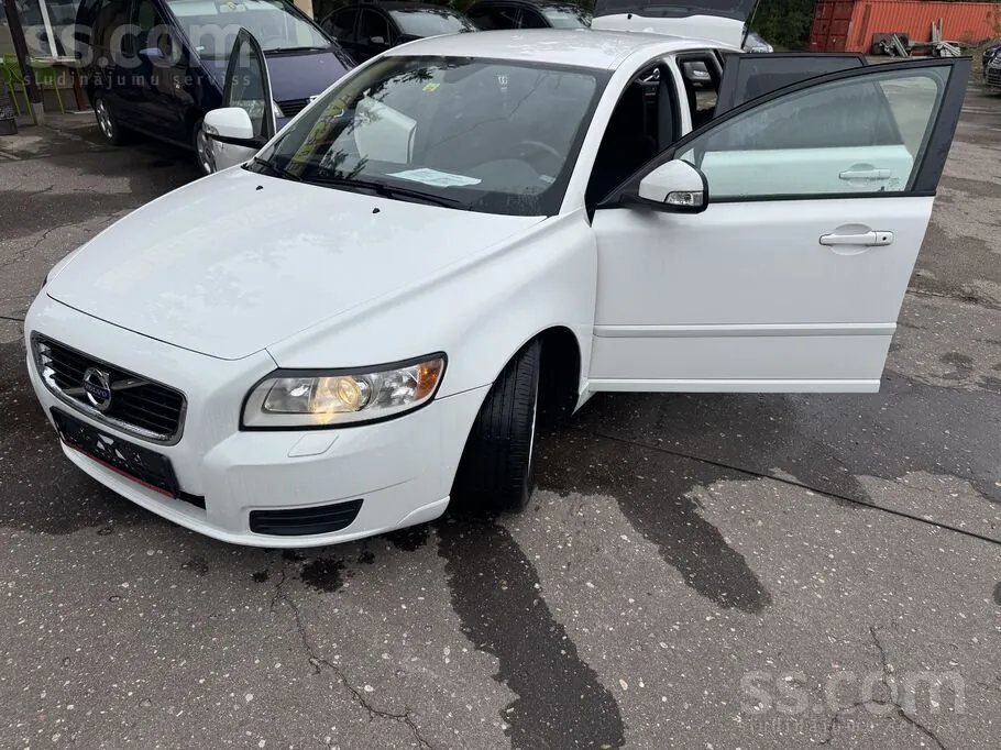 Volvo V50 2011 photo 2