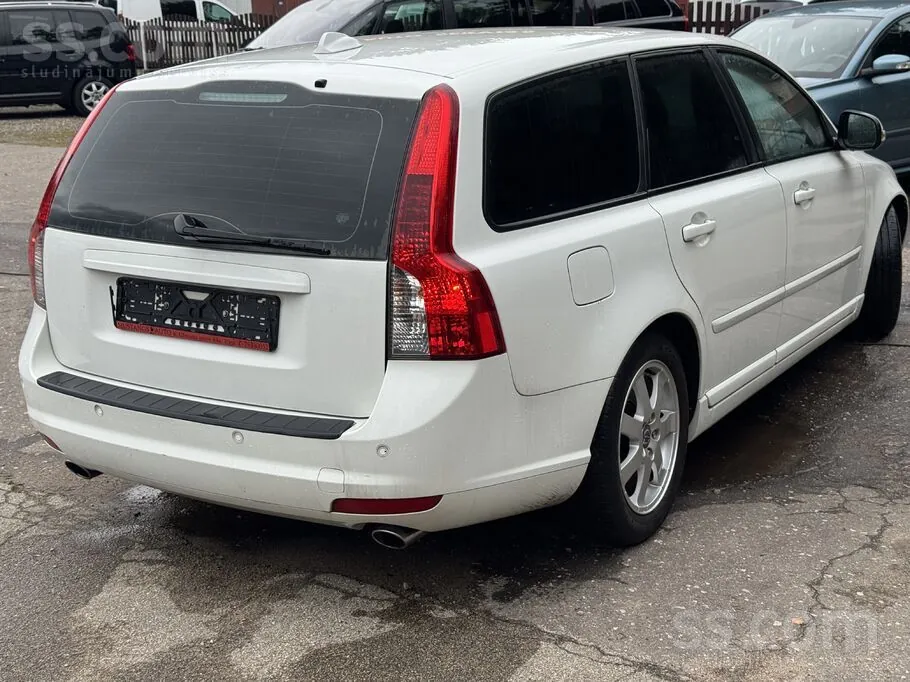 Volvo V50 2011 photo 5