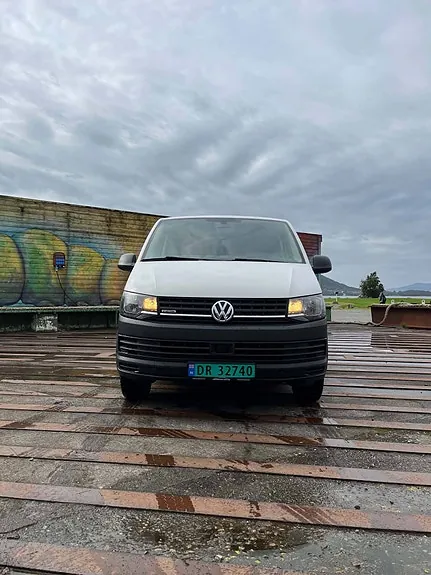 Volkswagen Transporter 2018 photo 2