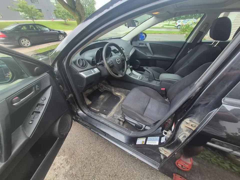 Mazda 3 2011 photo 2