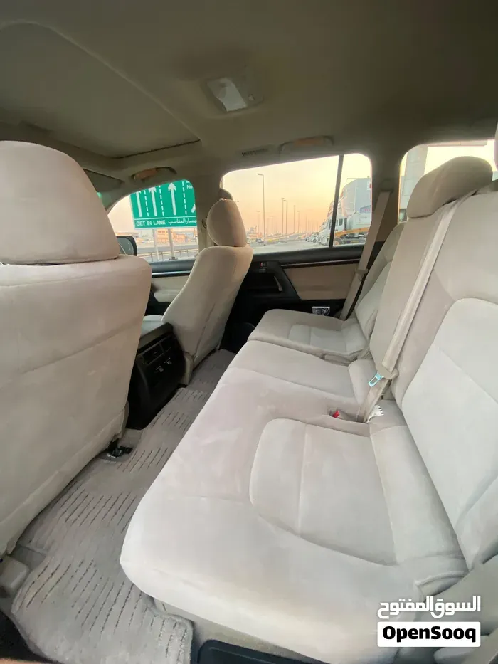 Toyota Land Cruiser 2010 photo 2