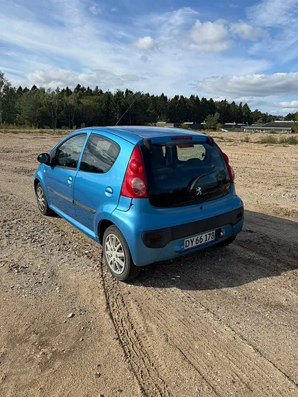 Peugeot 107 2008 photo 4