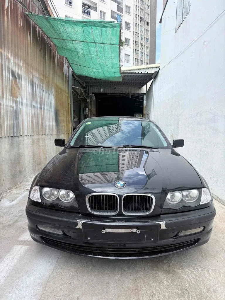 BMW 323I