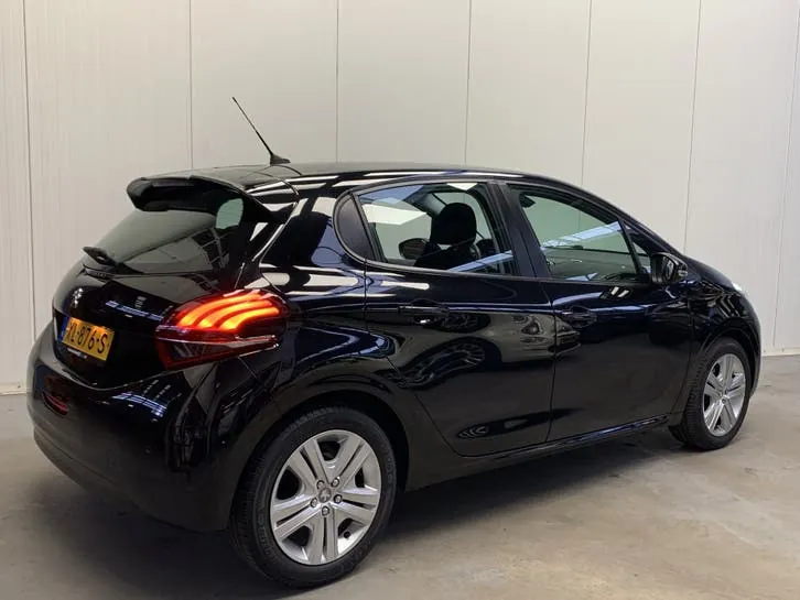 Peugeot 208 2019 photo 2