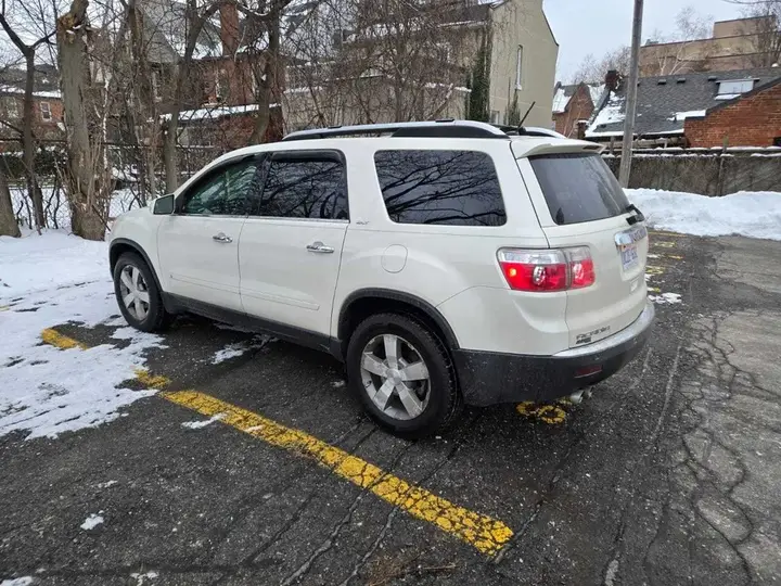 GMC Acadia 2009 photo 3
