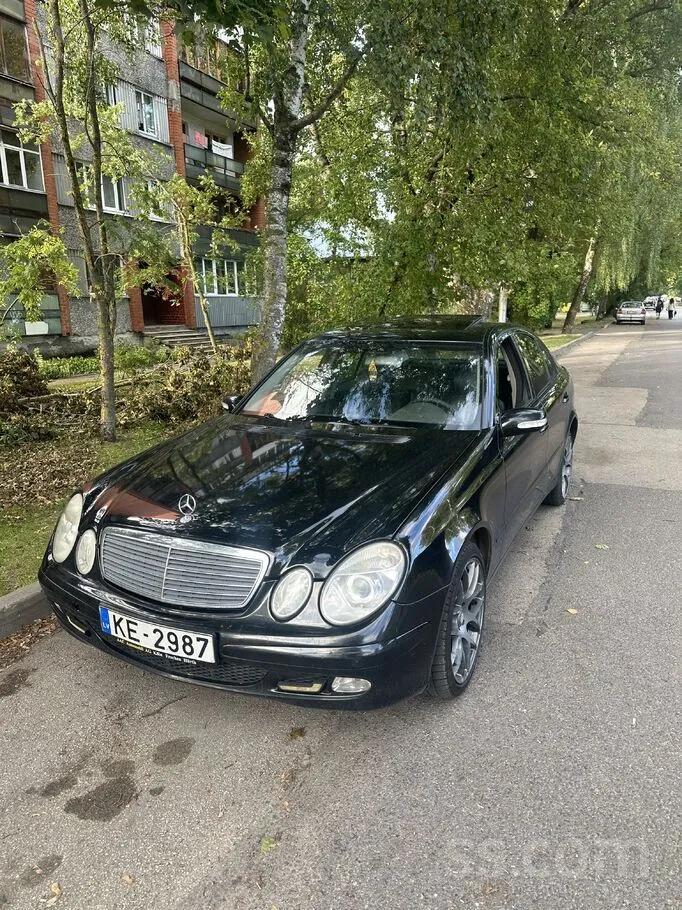 Mercedes-Benz E200