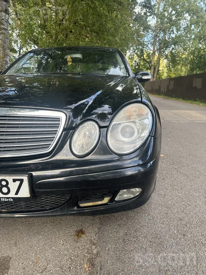 Mercedes-Benz E200