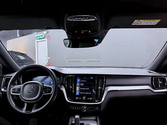 Volvo V60 2022 photo 2
