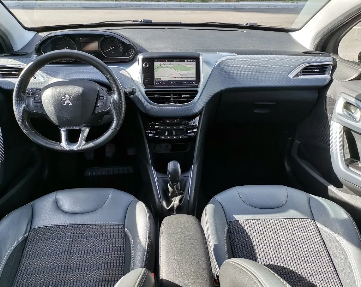Peugeot 208 2018 photo 2