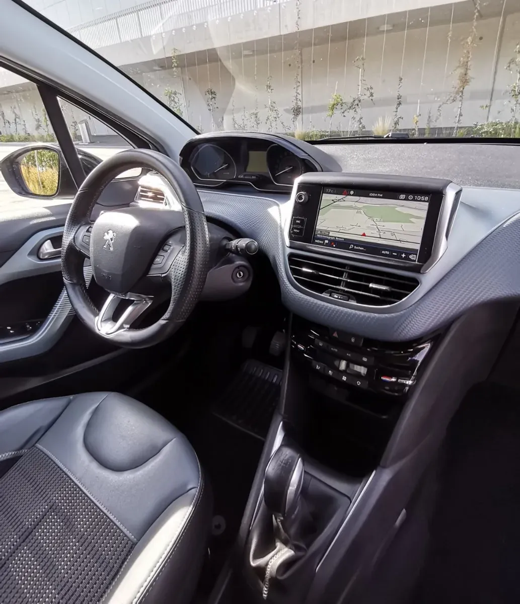 Peugeot 208 2018 photo 3