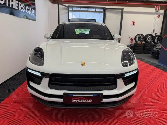 Porsche Macan 2023 photo 2
