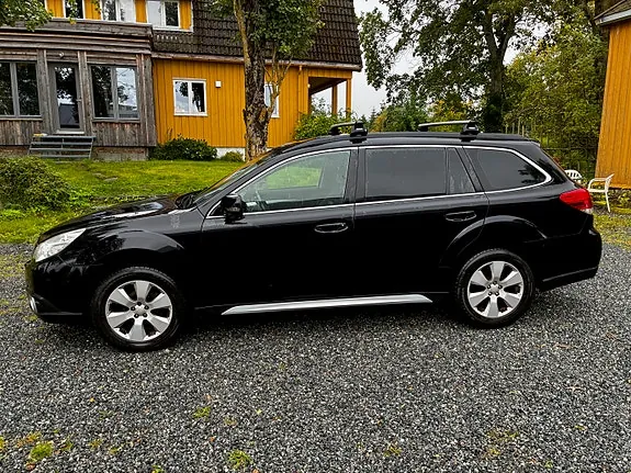 Subaru Outback 2011 photo 3