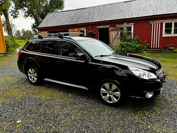 Subaru Outback 2011 photo 2