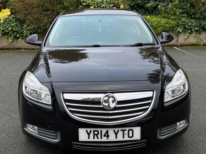 Vauxhall Insignia 2014 photo 2