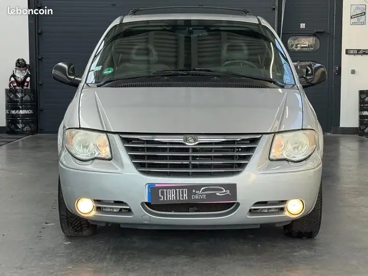 Chrysler Grand Voyager 2006 photo 2