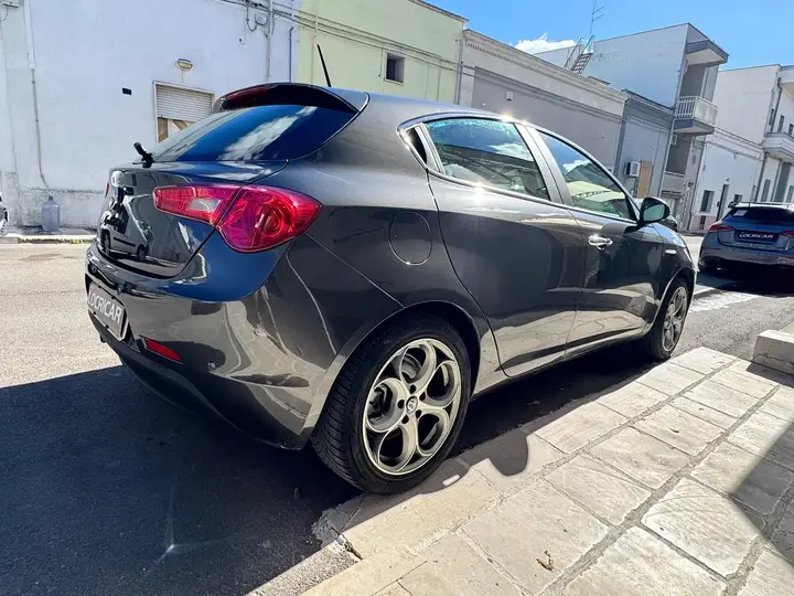 Alfa Romeo Giulietta 2018 photo 5