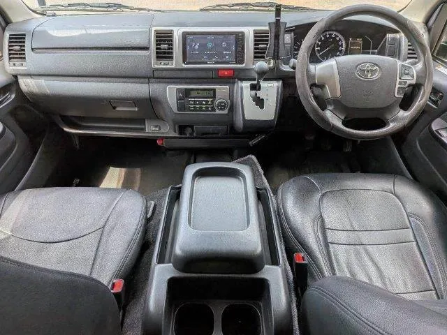 Toyota Hiace Van 2020 photo 3
