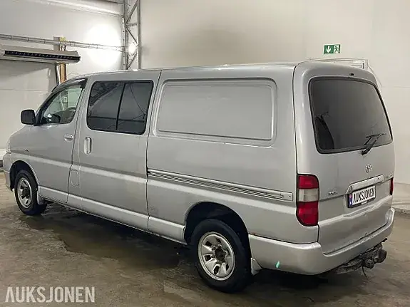 Toyota Hiace 2009 photo 2