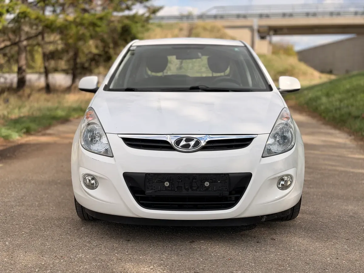 Hyundai I20 2011 photo 2