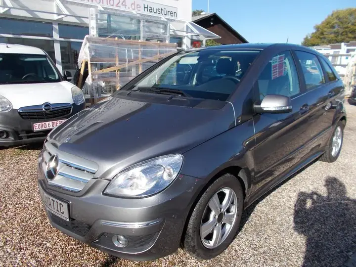 Mercedes-Benz B 200