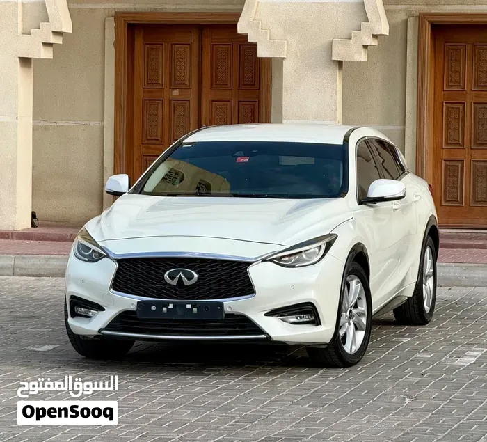 Infiniti Q30
