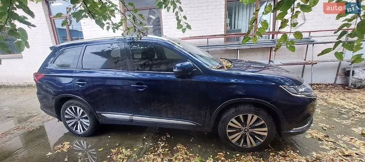 Mitsubishi Outlander 2019 photo 4