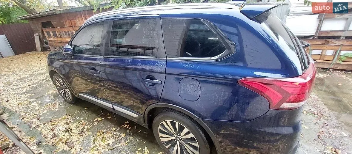 Mitsubishi Outlander 2019 photo 3