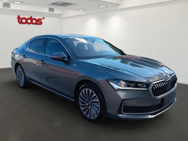 Skoda Superb 2025 photo 2