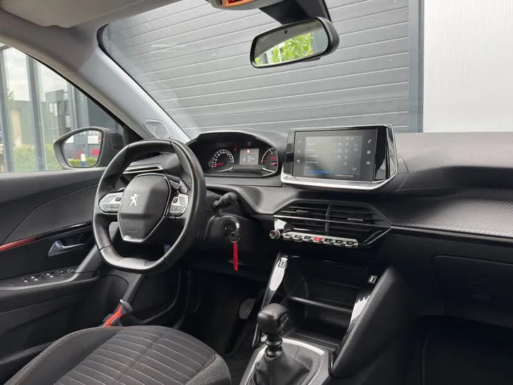 Peugeot 2008 2021 photo 2