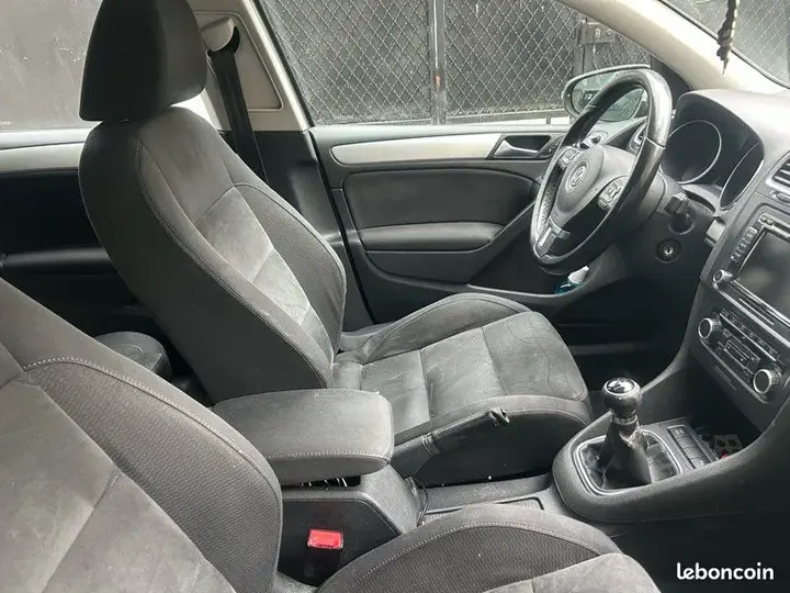 Volkswagen Golf 2010 photo 3