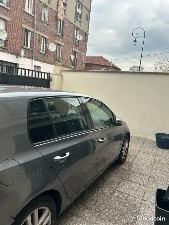 Volkswagen Golf 2010 photo 2