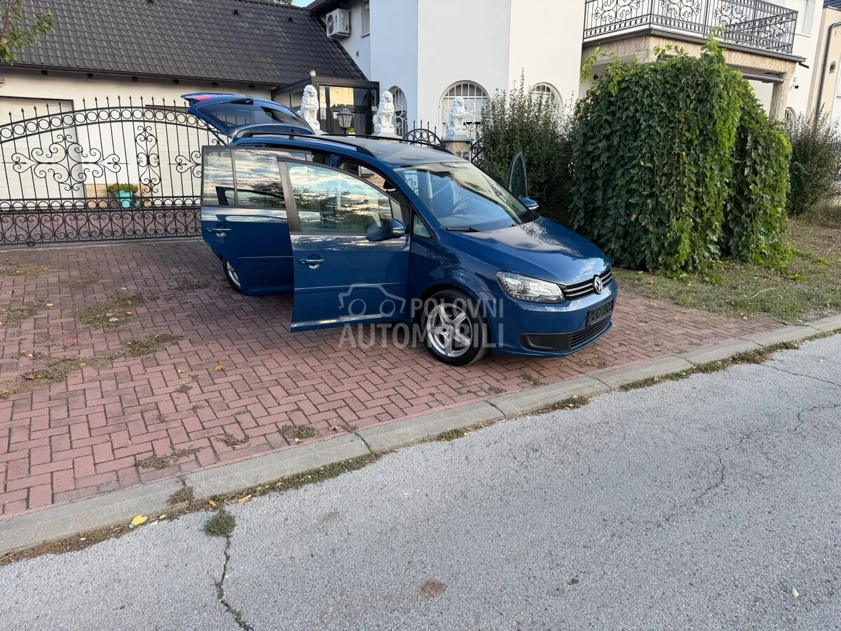 Volkswagen Touran 2012 photo 2